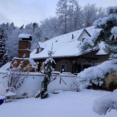 Penzion Hajovna U Dubu Hotel Karlstejn Exterior photo